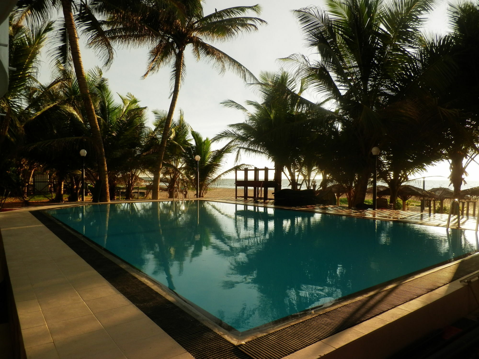 Lanka Beach Hotel Ettukala Exterior foto